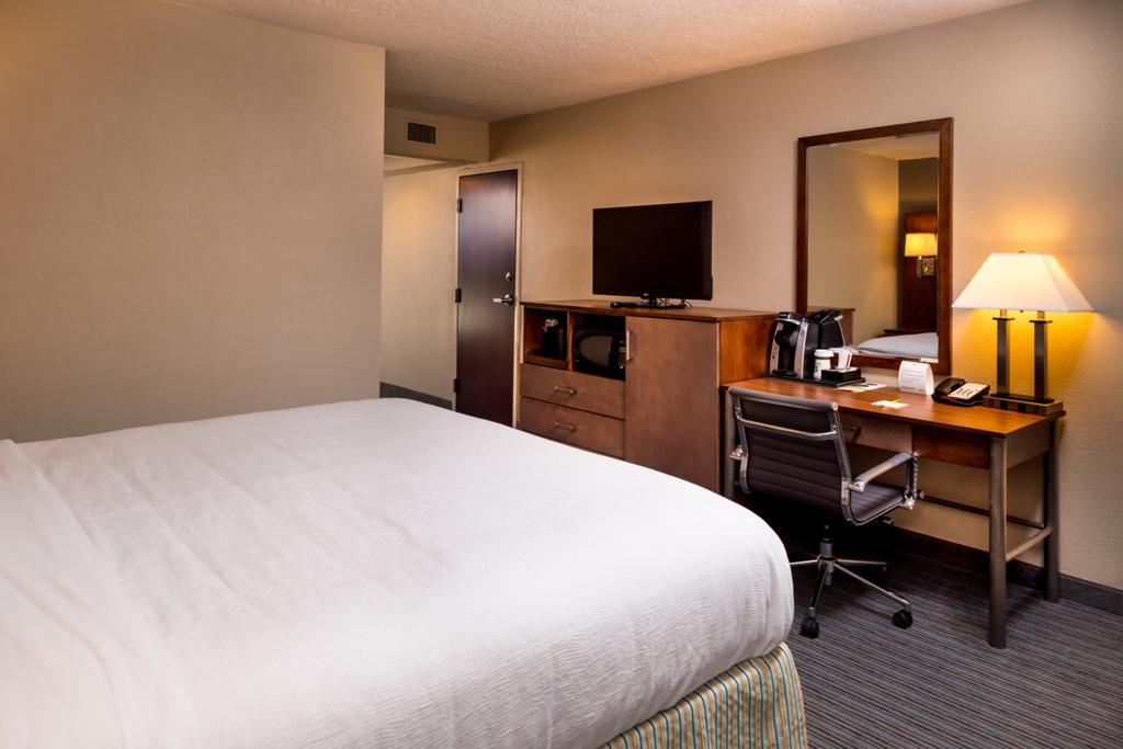 Holiday Inn Hotel & Suites Oklahoma City North By Ihg Bagian luar foto
